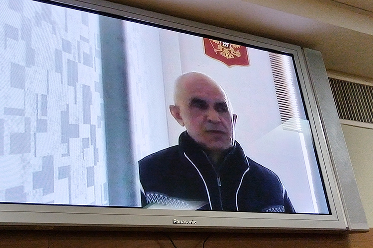    Энгель Фаттахов на заседании Верховного суда РТ появился по видеосвязи из больницы для осужденных.   
Фото: Анастасия Гусева