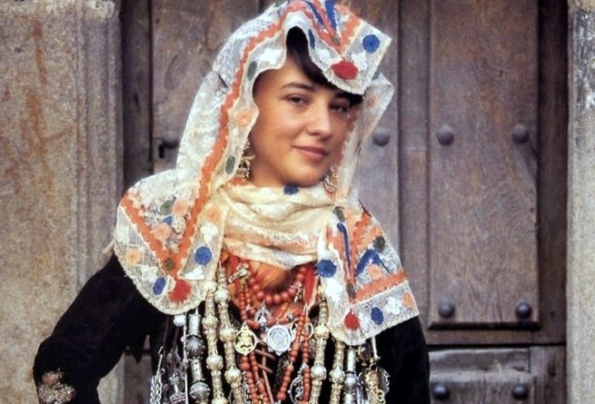 Из открытых источников. Женский национальный костюм в Эстремадуре.