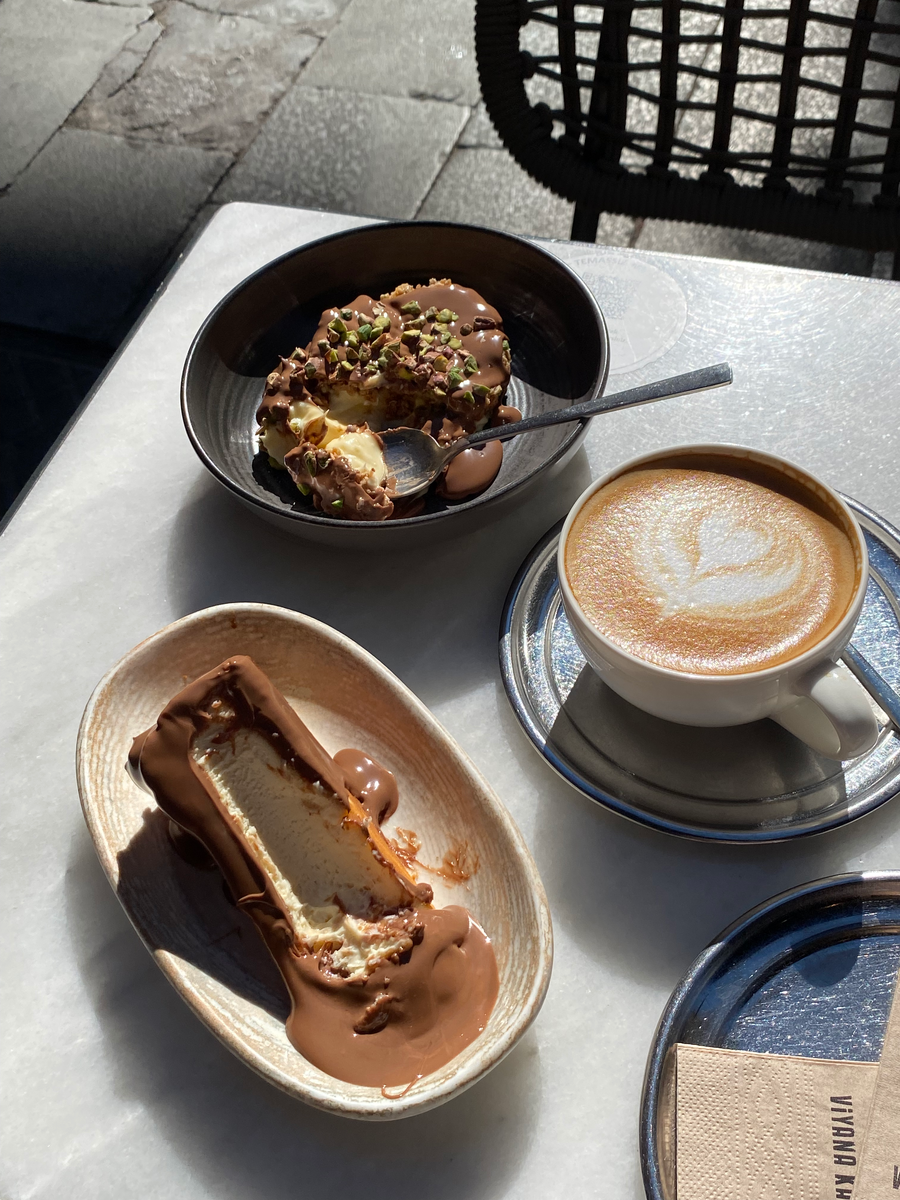 Чизкейк Сан-Себастьян в Viyana Kahvesi Galata