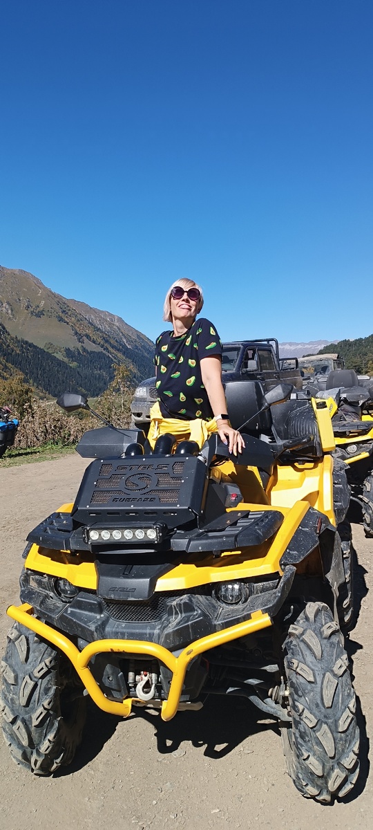 И такой транспорт тоже можно арендовать. По горам да с ветерком!