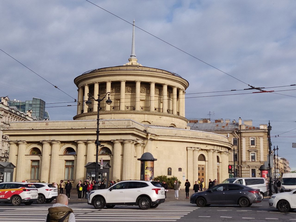 Станция метро Площадь Восстания, Санкт-Петербург, октябрь 2024 г. Фото автора
