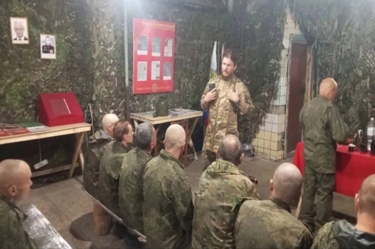    Южноуральский священник вернулся из командировки с зоны СВО с акацией