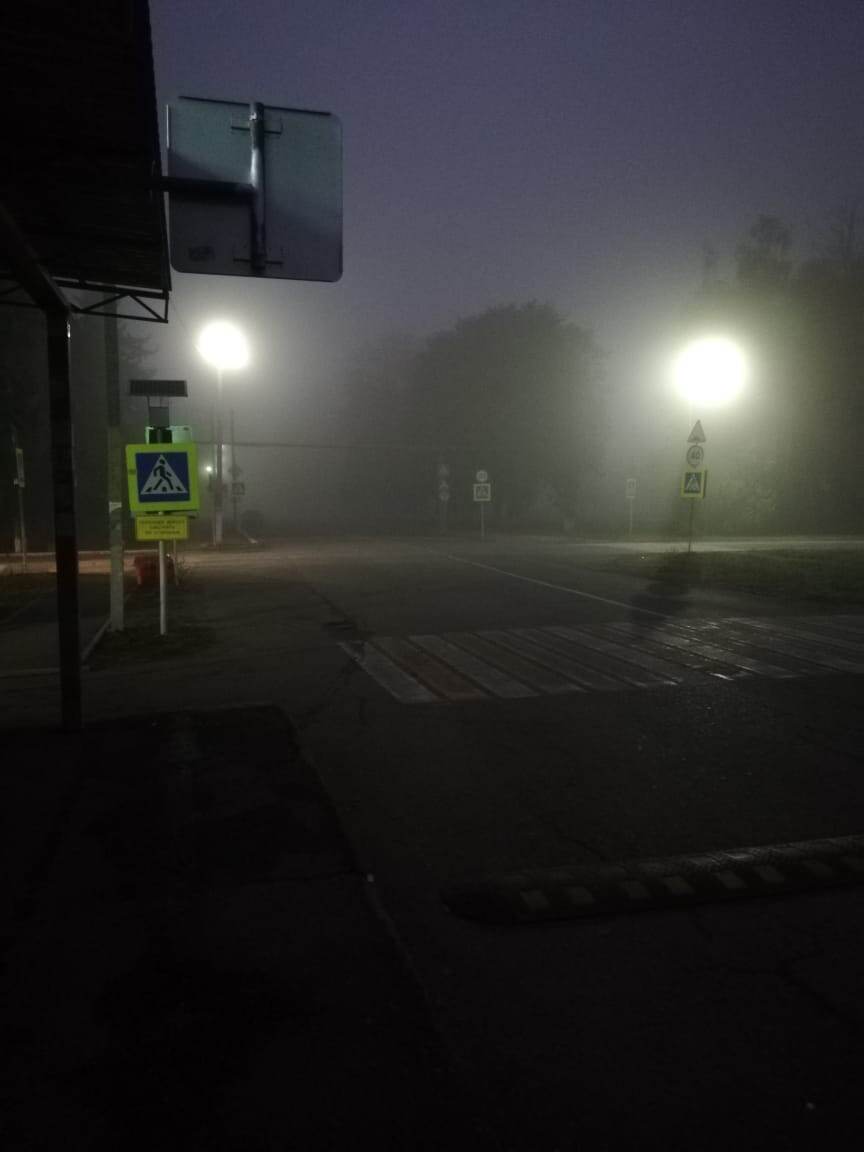 Вид на пустынный перекресток, 6-20 утра