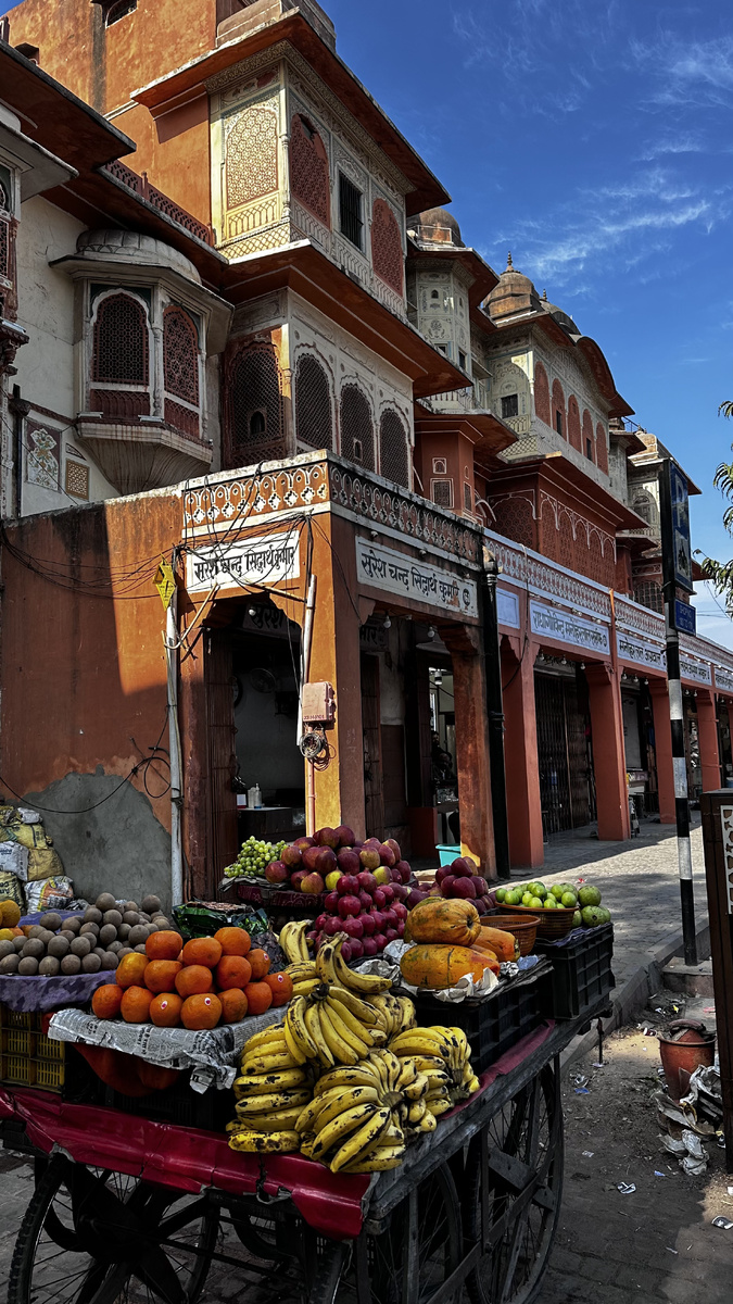 Улица с торговыми лавками, Джайпур, Индия