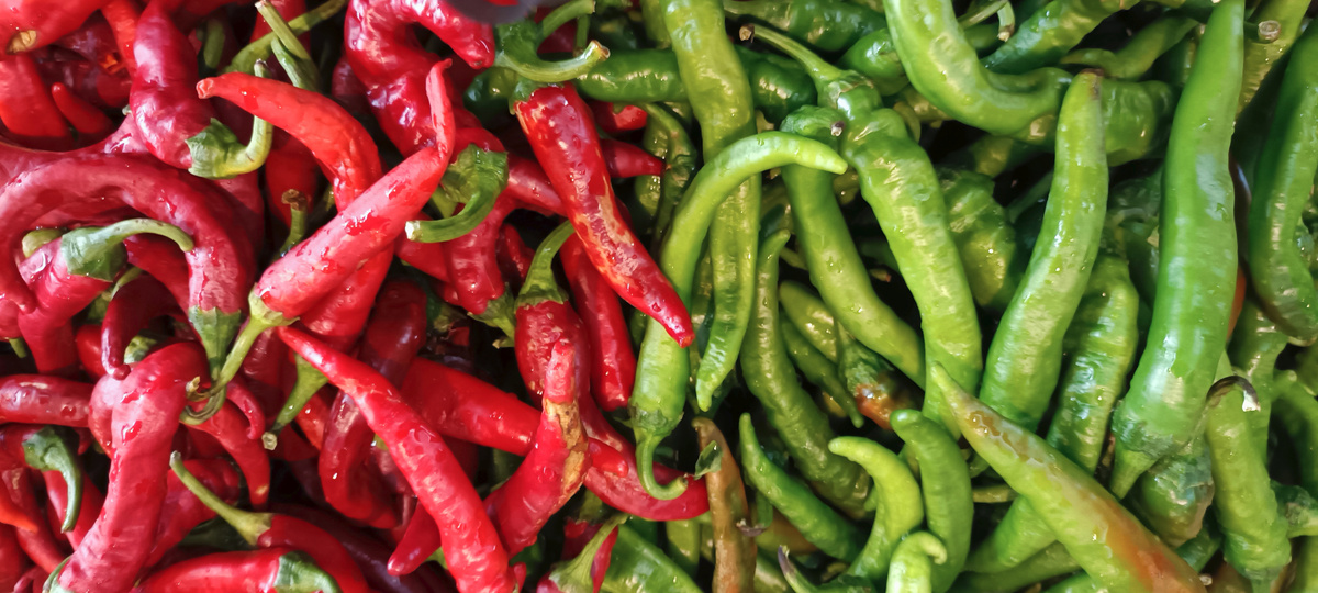 Цицака. Но учтите, что самое главное перец! Красный перец молотый, не тот который как порошке, а именно молотый. Кусочками который! 