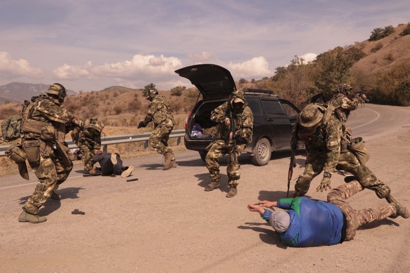    Курортное побережье Алушты блокировали силовики. В Малореченском проведены антитеррористические учения