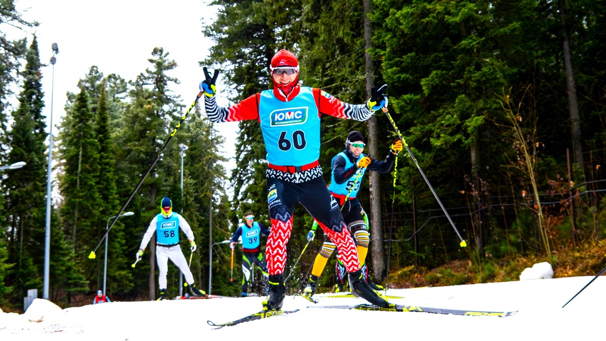    Снежный тайник в центре Ханты-Мансийска нашли лыжники сборной России