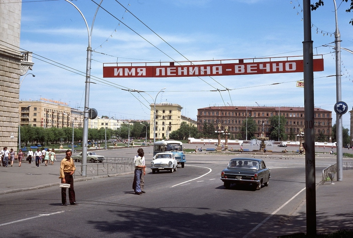 Широкие советские проспекты, чистые и свободные улицы в городах СССР