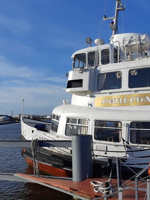 Корабль "Рипербан" у Зимней пристани в Кронштадте /фото из личного архива, 2019/