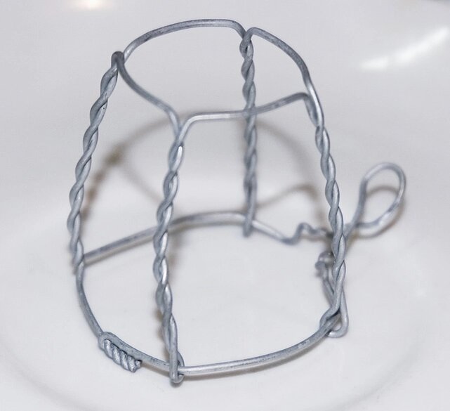    Мюзле или проволочная уздечка. Фото: Commons.wikimedia.org