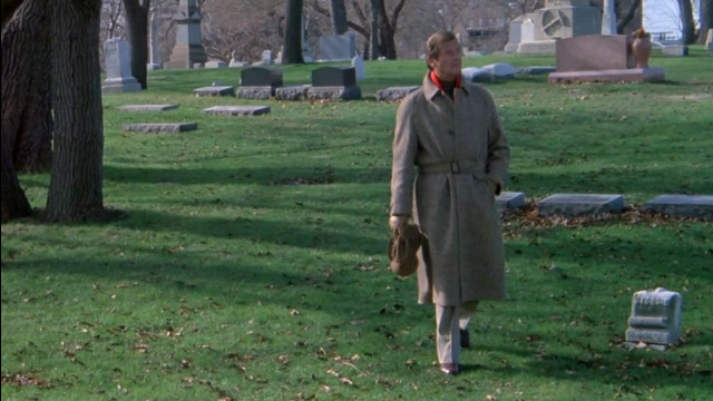 Кадр из фильма "Сорвать маску" (1984)