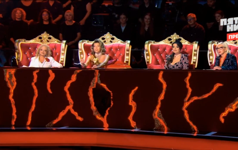 Сегодня они из множества конкурсанток должны были выбрать 12 участниц, что пройдут далее.