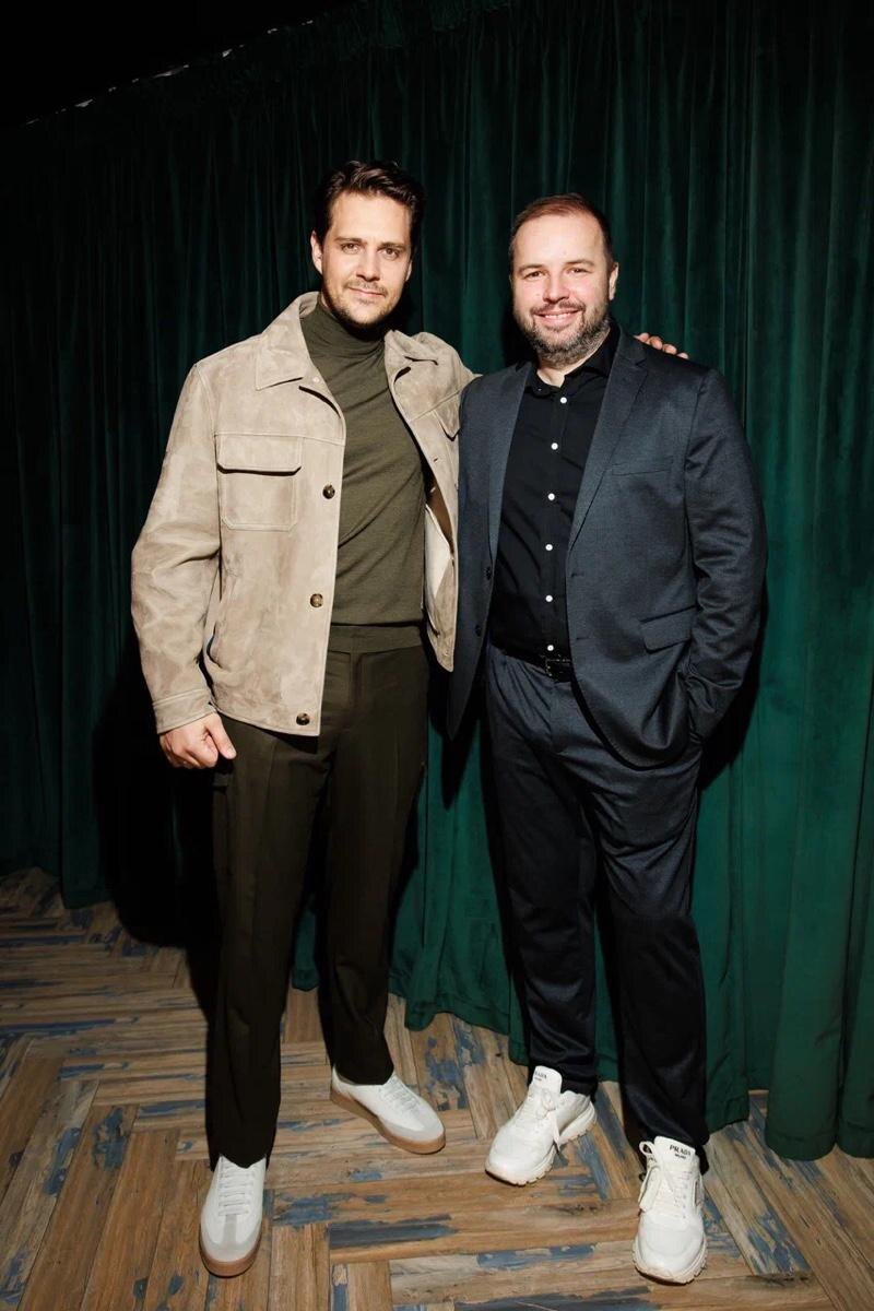 Пресс-служба «Иви»📷Милош Бикович и продюсер Андрей Золотарев