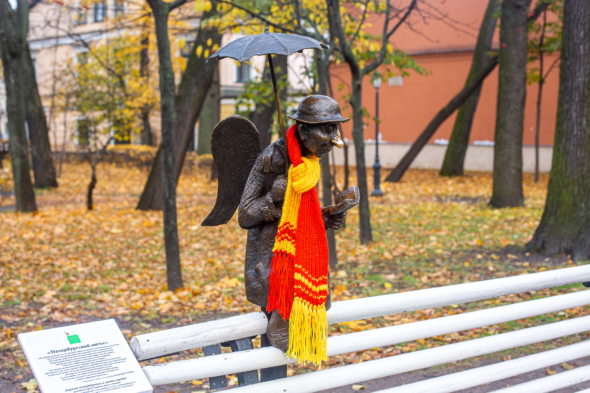 Петербургский ангел в Измайловском саду. Санкт-Петербург. Фото автора статьи 