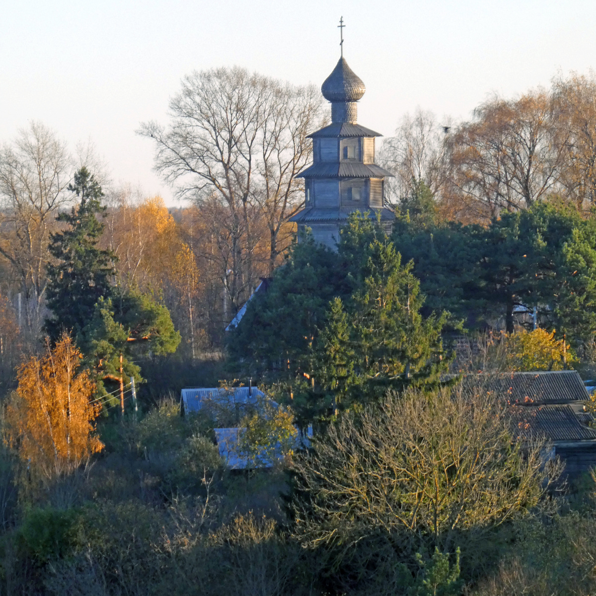 2024 год. Тихвинская деревянная церковь в Торжке. Высота - 34 метра. Фото автора.
