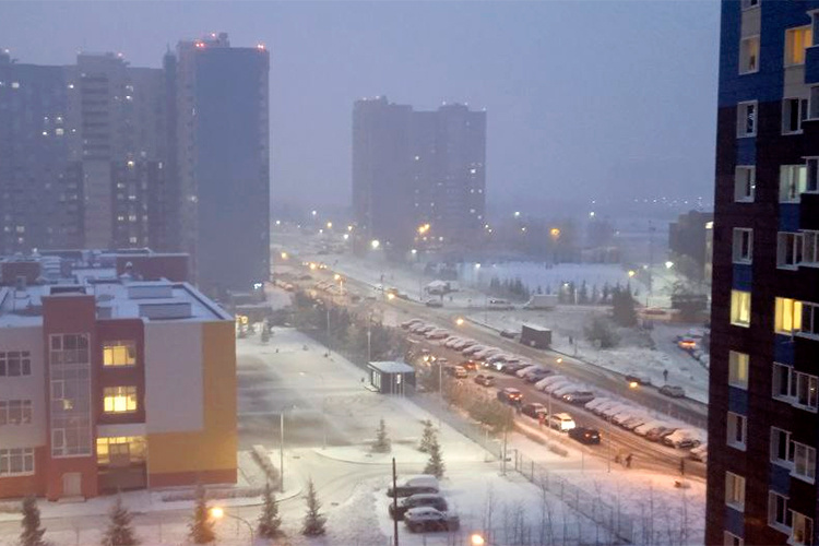    Порывы ветра достигнут 15−20 м/с, в период с 5:00 до 23:00 местами может быть очень сильный ветер до 25 м/с..   
Фото: Александр Гавриленко