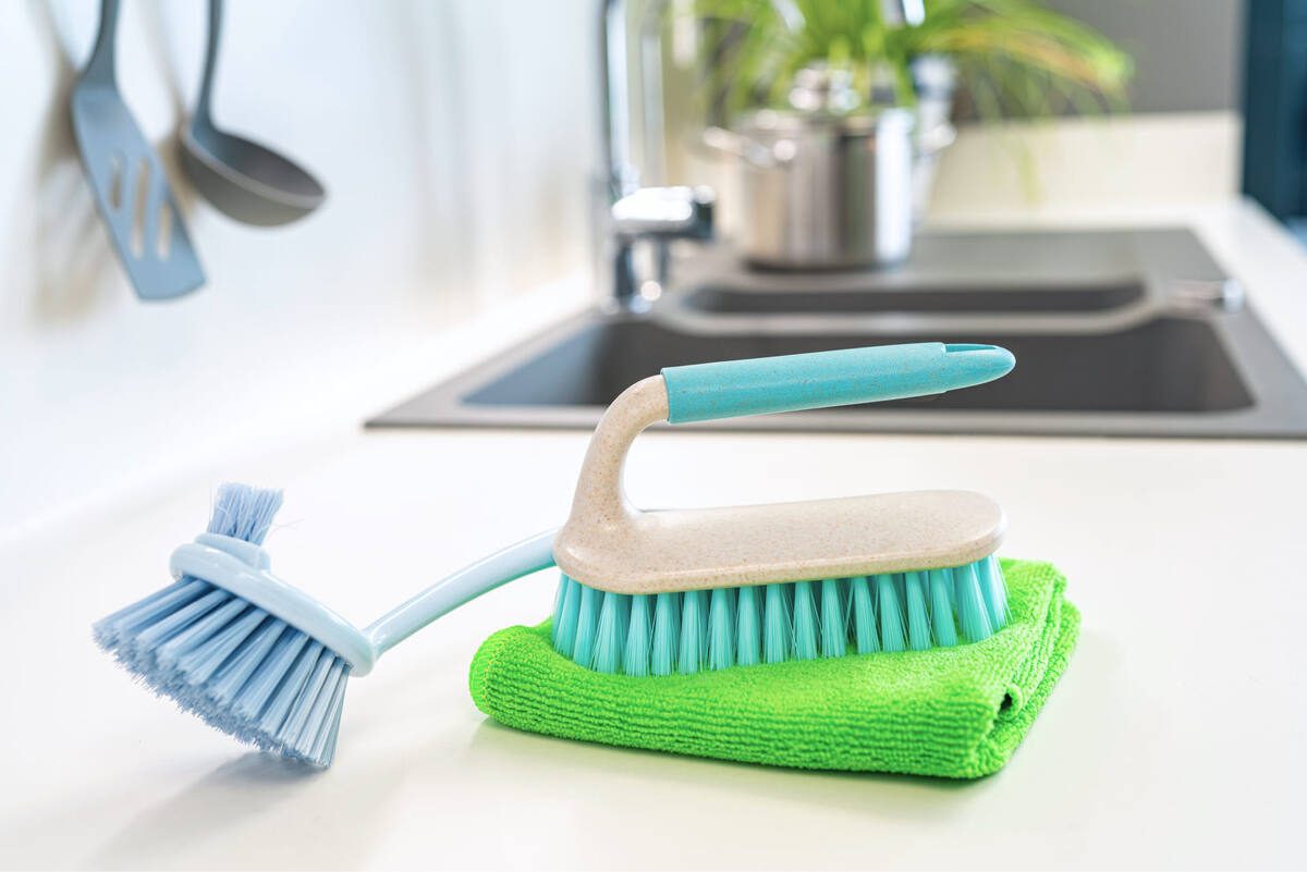 Значение сухой уборки в быту
Чистота — это не только вопрос эстетики, но и залог здоровья и уюта в доме. Каждому из нас приятно войти в комнату, где полы сверкают чистотой, а воздух наполнен свежестью.-2