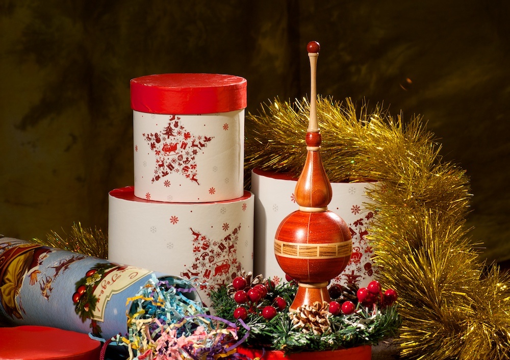 Красно-белая вершинка Падук-Граб-Зебрано