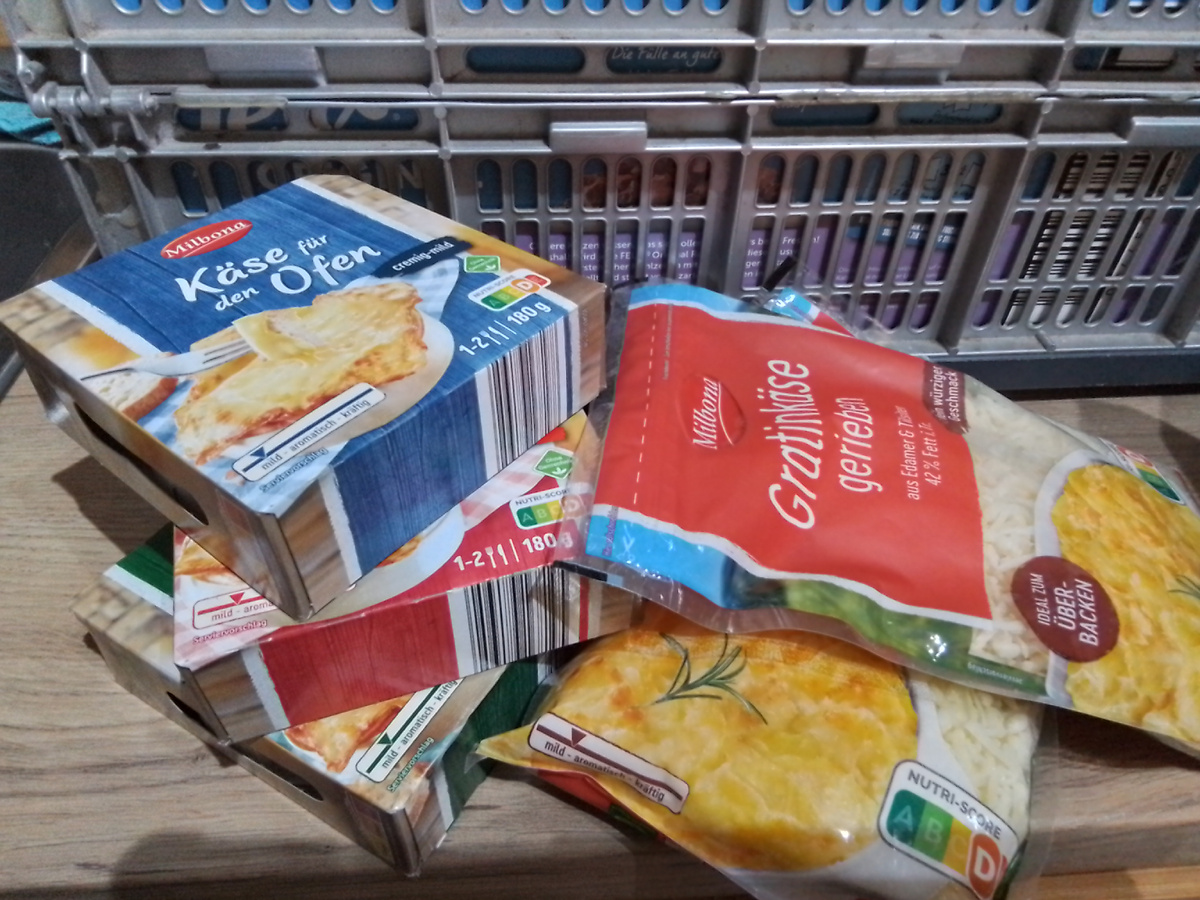 Сыр для запекания в духовке бывает не каждый раз, а сын его любит...