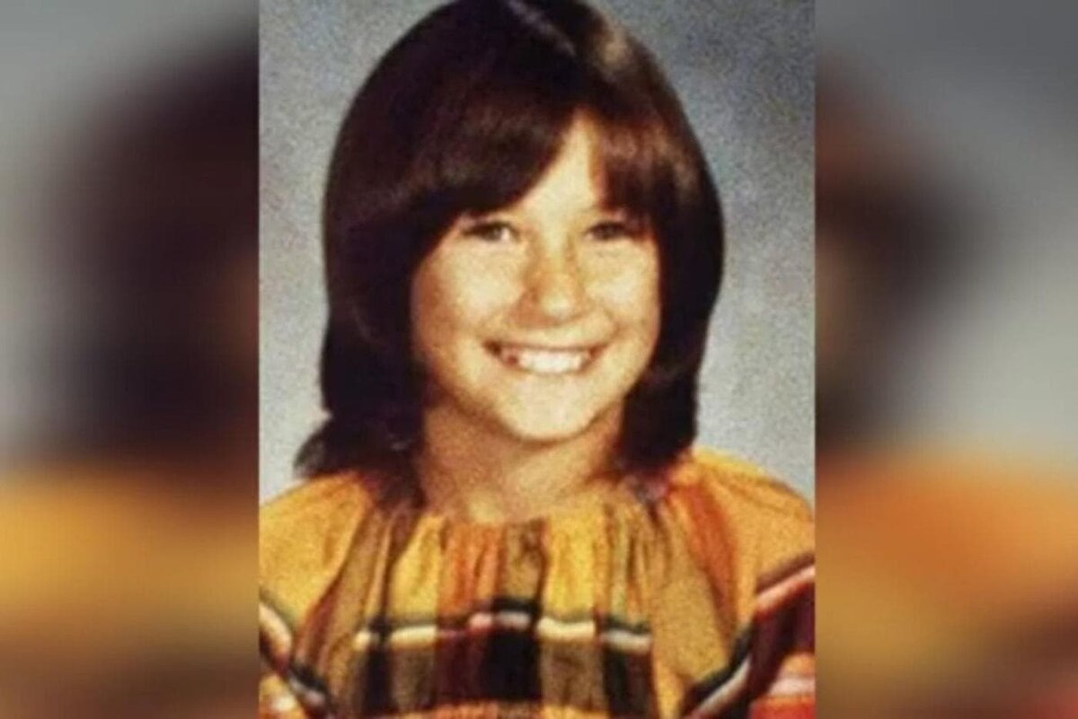    Деми в детстве.Скриншот с канала "Забавный разум"