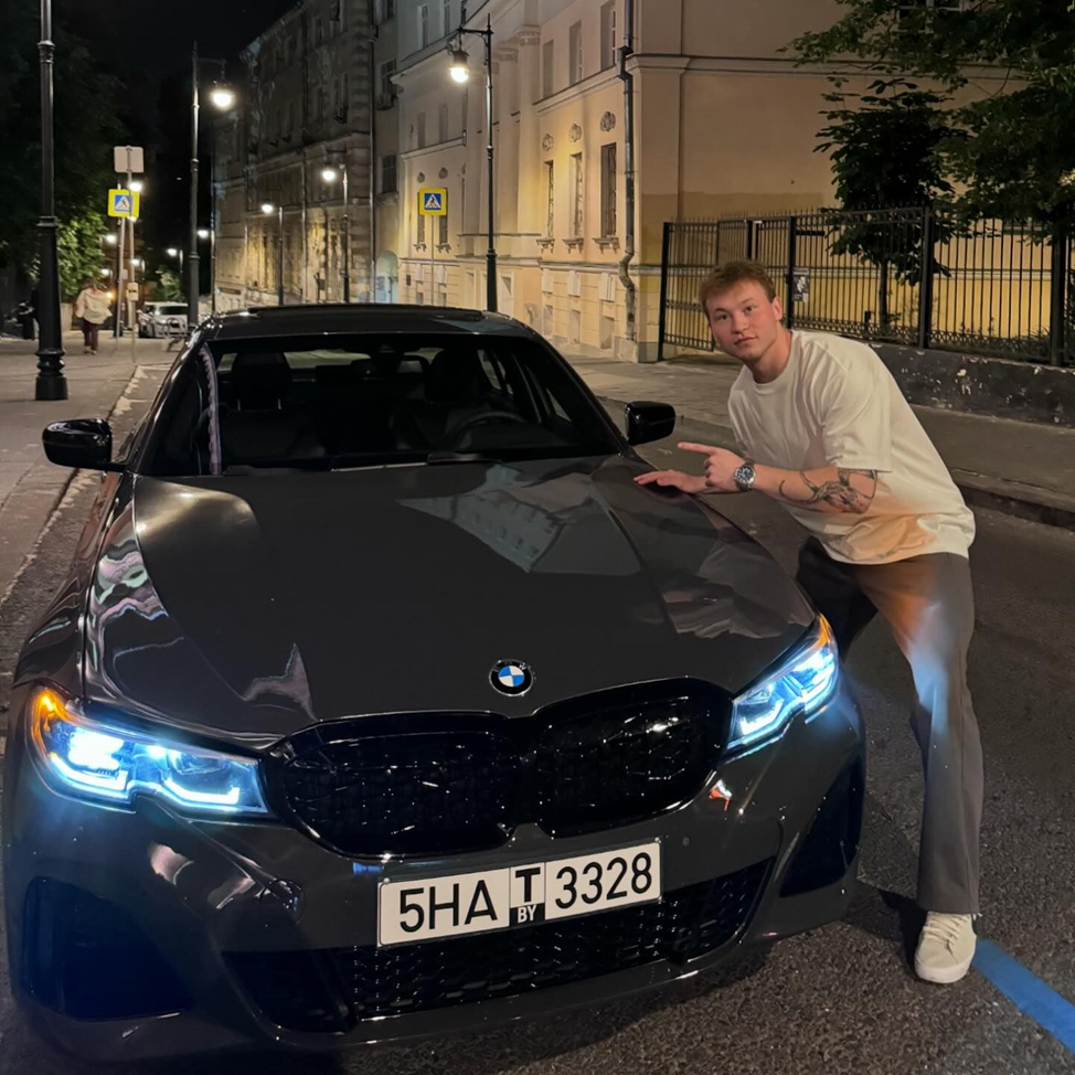 В видео Кирилл напомнил всем, что пригласил его к себе тогда, когда он был нулевым и его никто не знал. Это был порыв и желание помогать молодежи. Он дал ему большой старт, снимал в своем шоу и во многом помогал. Более того, первое время Татвол, он же Дамир Садыков, жил у Кирилла дома. Можно долго перечислять все то, чем Дамир обязан Кириллу и те, кто следит за каналами ребят, сами это понимают.