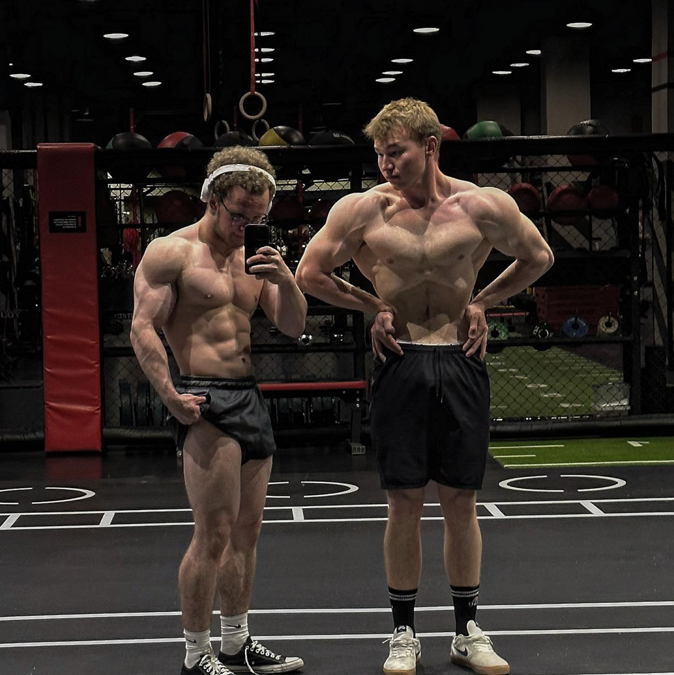 Далее Пекка рассказал, что они договорились в телеграм-канале репостить ролики друг друга. На тот момент Татвол только завел канал, а у Пекки было около 20 тысяч подписчиков. По сути, он занялся его продвижением, делясь с ним своими подписчиками.