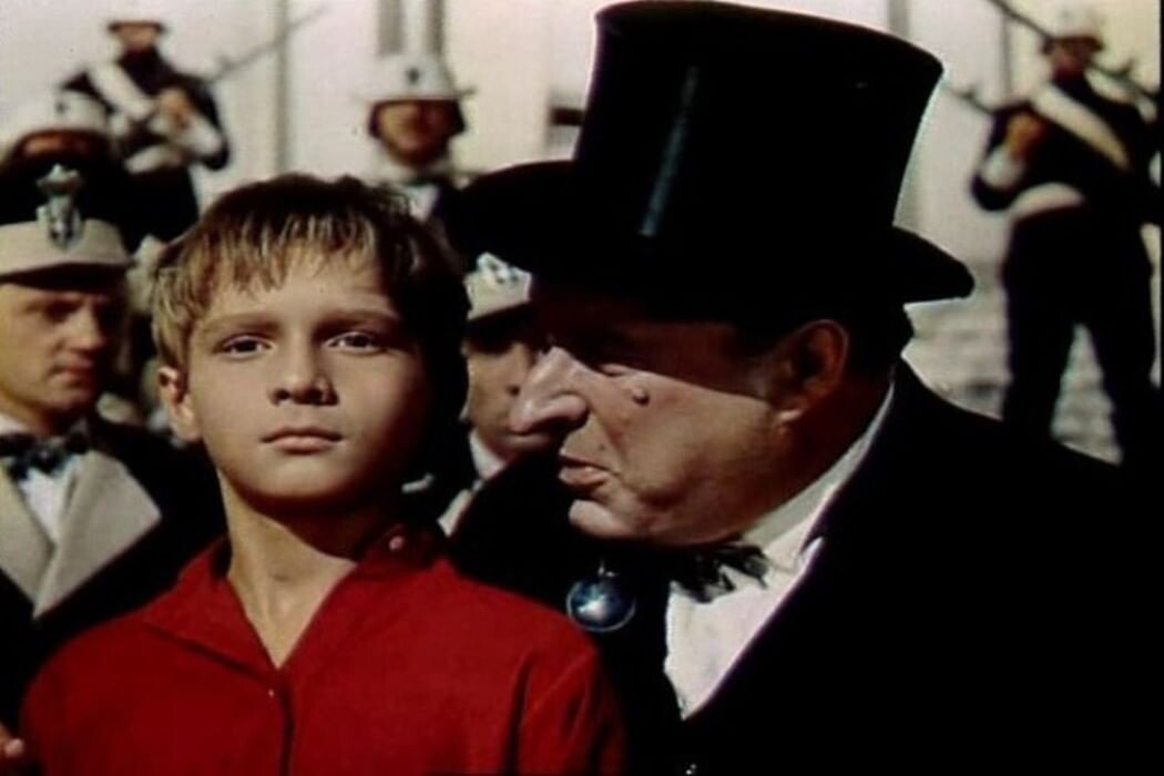 Мальчиш-Кибальчиш и Главный Буржуин в исполнении актера Леонида Галлиса. 