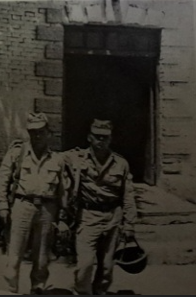 Г. Мукин с сослуживцем. Республика Афганистан, 1987 год