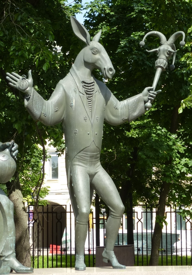 Аллегория Невежества из скульптурной композиции Михаила Шемякина "Дети — жертвы пороков взрослых" (Москва).