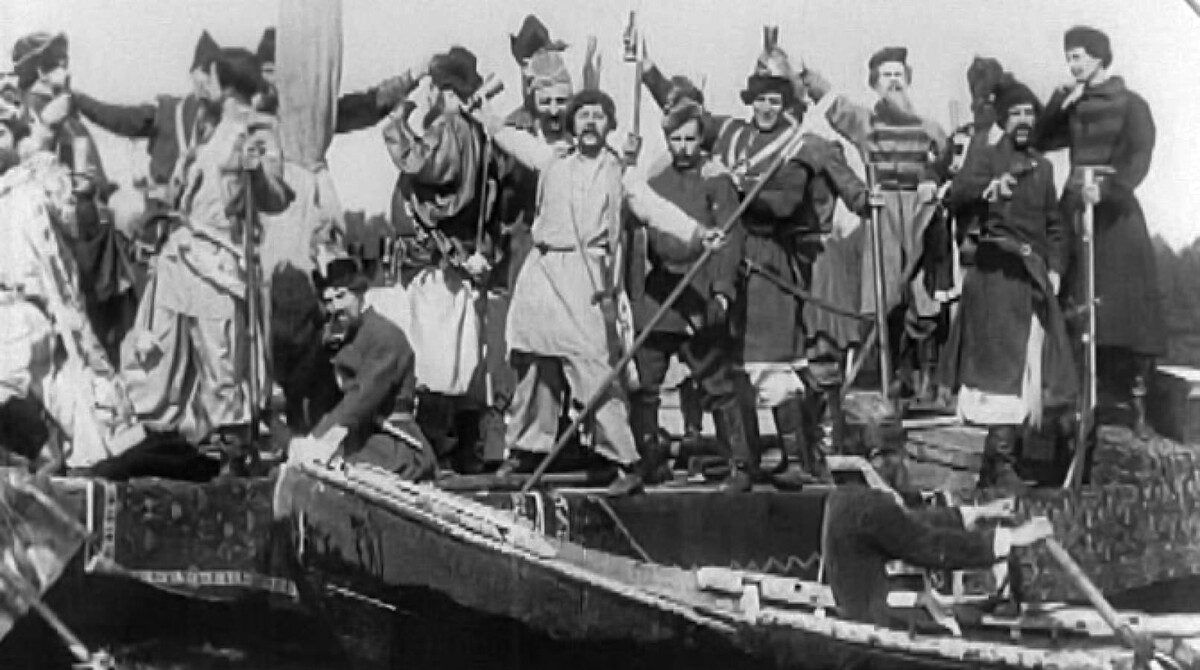 Актер Василий Гончаров, актер Евгений Петров-Краевский и актер Владимир Ромашков в фильме Владимира Ромашкова «Стенька Разин» (Stenka Razin)