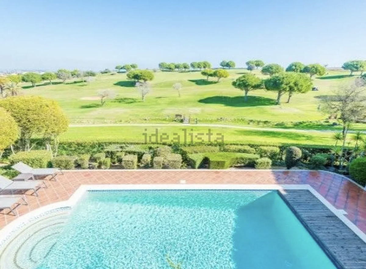 Бассейн, к которому есть выход из квартиры