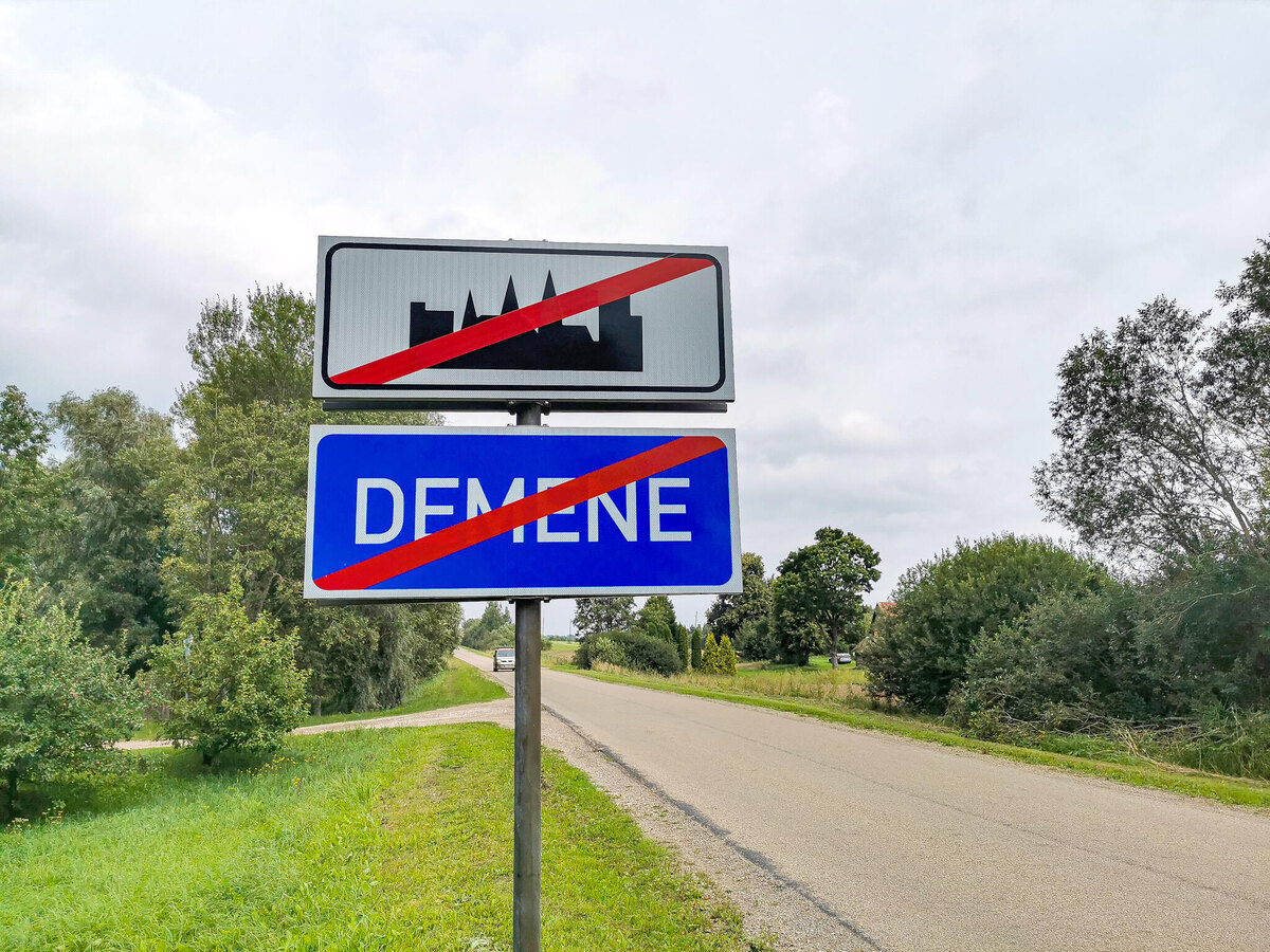 Дорожный знак в Латгалии © Sputnik 