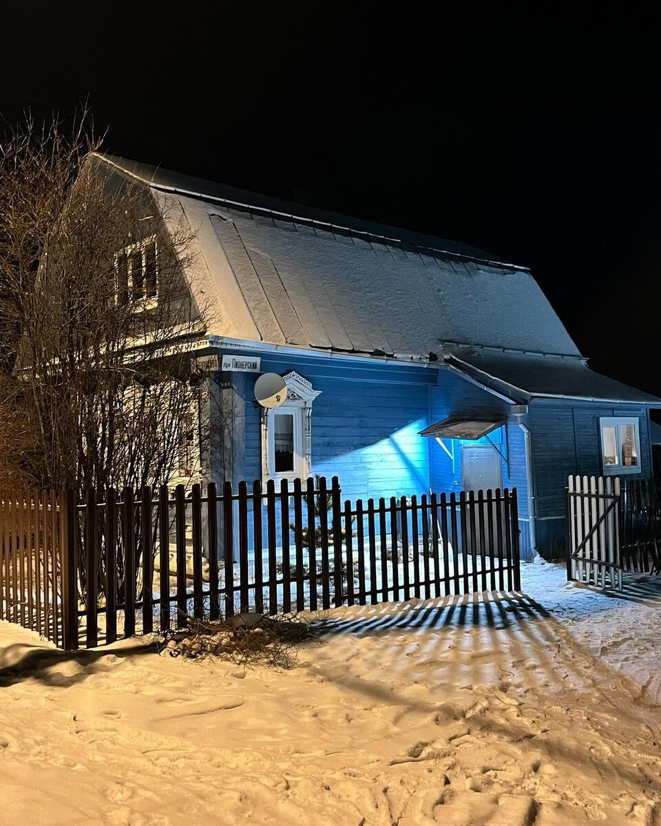 Сегодня мы с вами заглянем в этот дом и посмотрим, какой ремонт здесь сделали