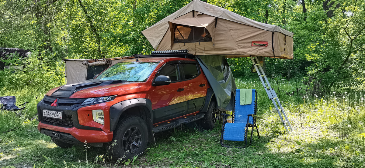 Шикарно подготовленный Л200 - палатка и тамбур KAMPINA, фотография с фестиваля, 2022