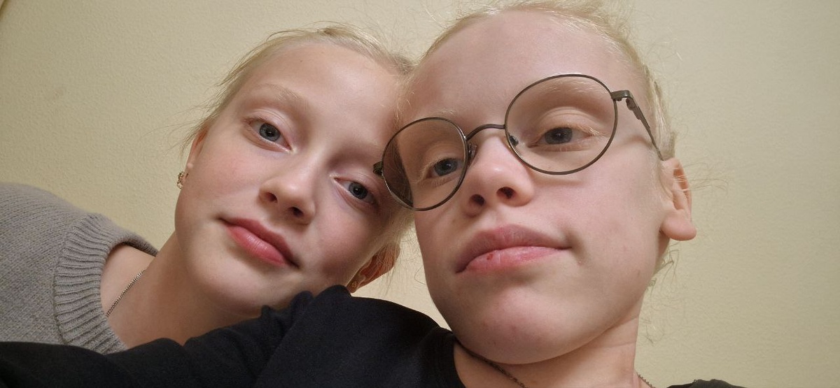 Это я с моей сестрой Аней