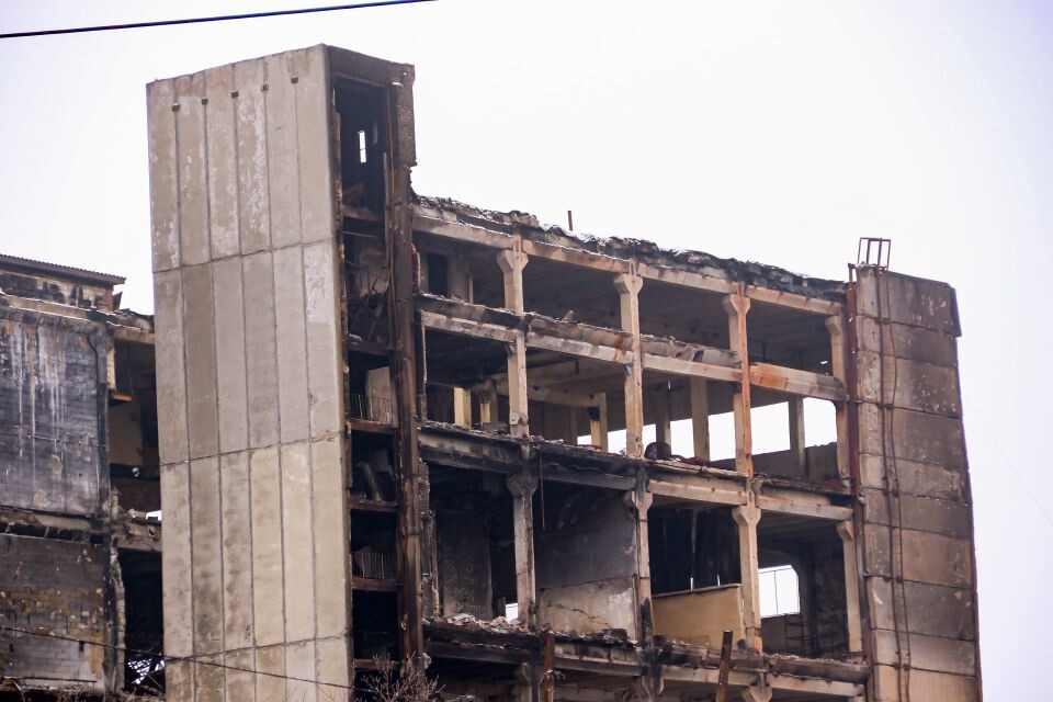    Сгоревшее здание БМК. Источник: Виталий Барабаш