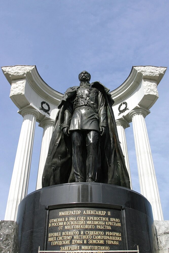   Памятник российскому императору Александру II. Фото:  РИА Новости/ Дмитрий Коробейников
