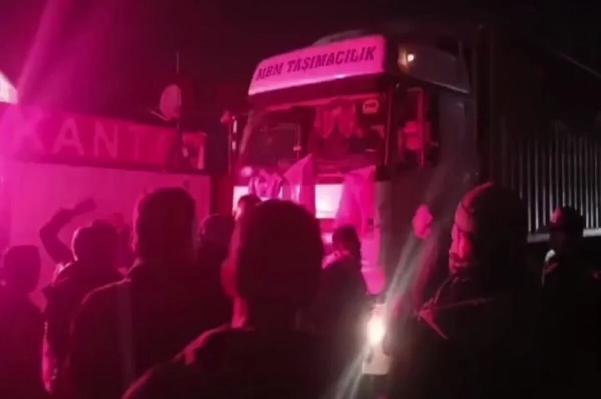    Митингующие в Стамбуле попытались захватить израильское судно