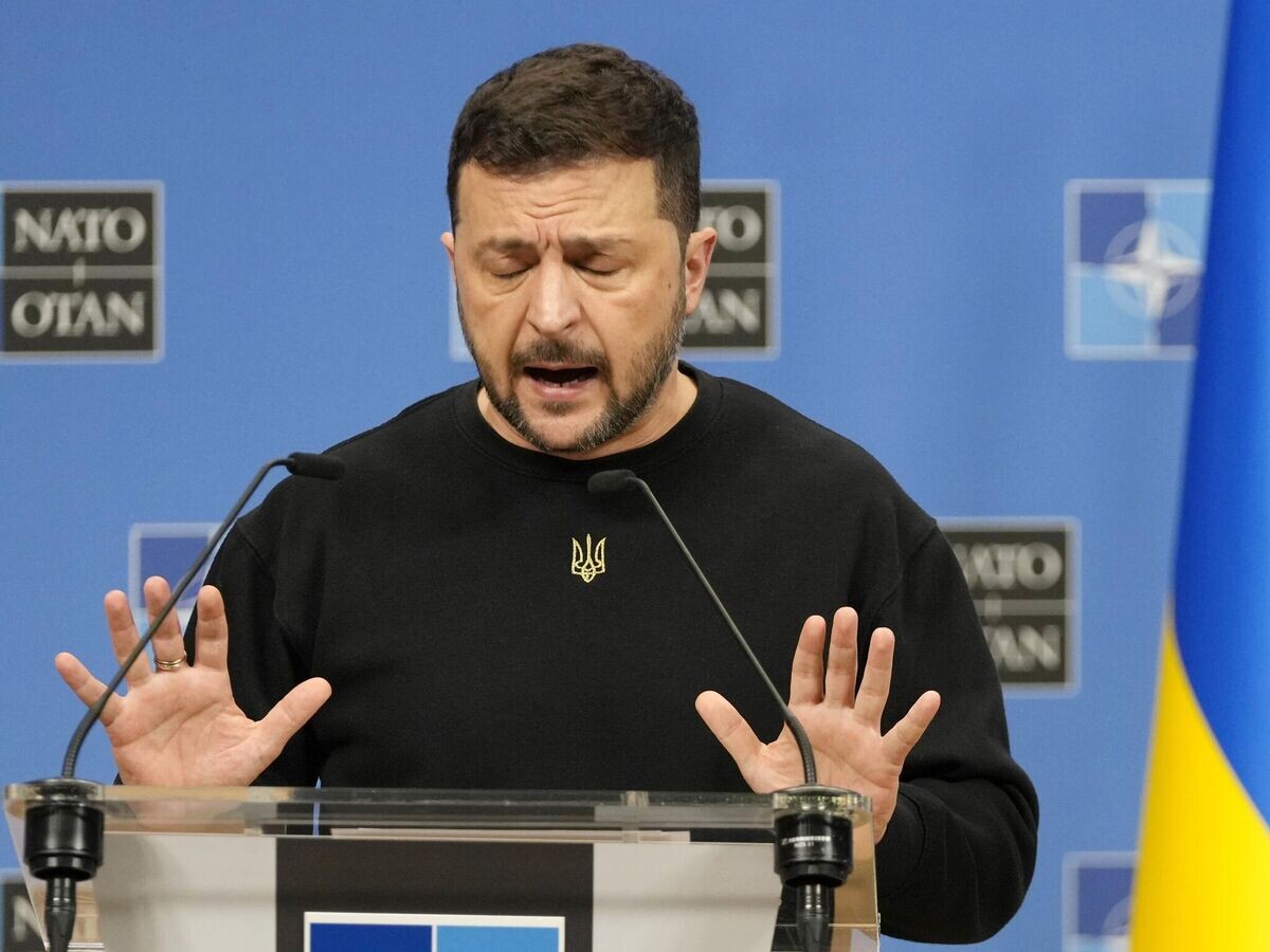    Владимир Зеленский в штаб-квартире НАТО в Брюсселе© AP Photo / Virginia Mayo