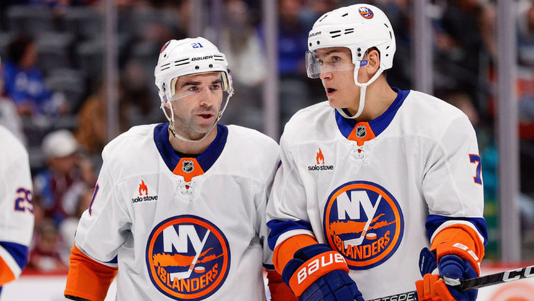    Кайл Палмьери и Максим Цыплаков (справа).Imagn Images USA Today Sports