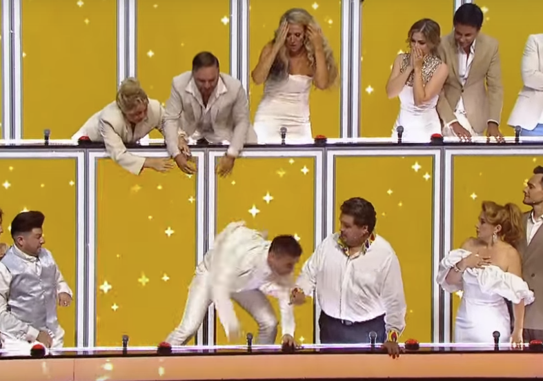 Фото автора статьи, сделано с экрана телевизора