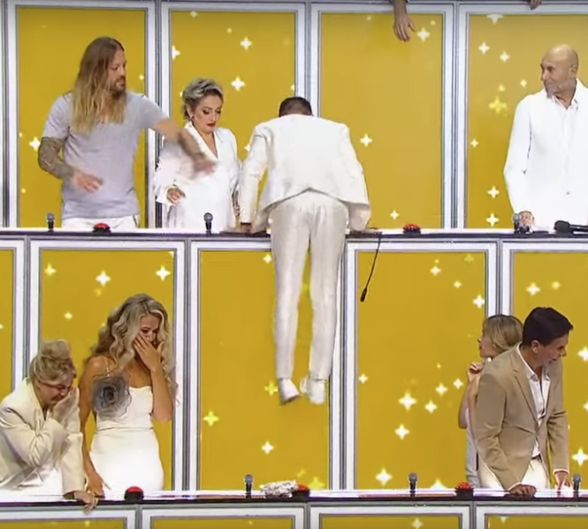 Фото автора статьи, сделано с экрана телевизора