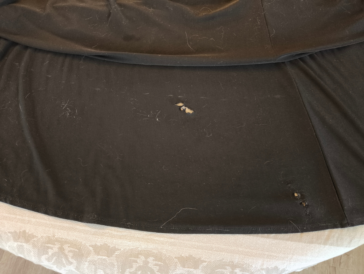 Дано – вещица, на которую злодейски напала стиральная машина