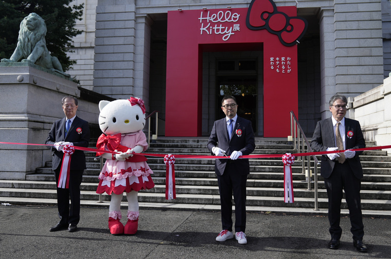 1 ноября 2024 года исполняется 50 лет со дня создания первой версии Hello Kitty. Фото: Shuji Kajiyama/AP/TASS