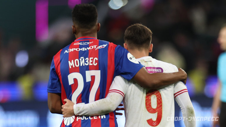    Футболисты ЦСКА и «Спартака» Мойзес и Манфред Угальде.Александр Федоров