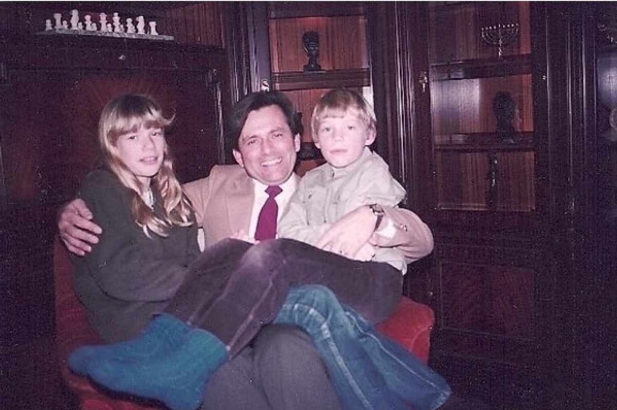 Николас, Калинка и Дитер Кромбах. Ист: buenomente