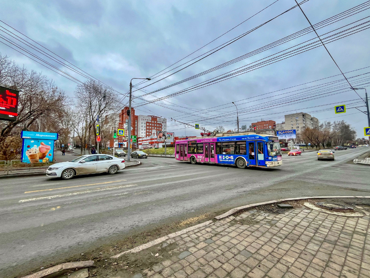 Перекресток улицы Красноармейская и проспекта Фрунзе 