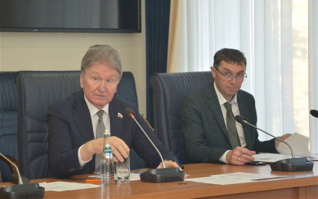 Владимир Ходырев и Сергей Петрин (Фото: пресс-служба Воронежской городской Думы)