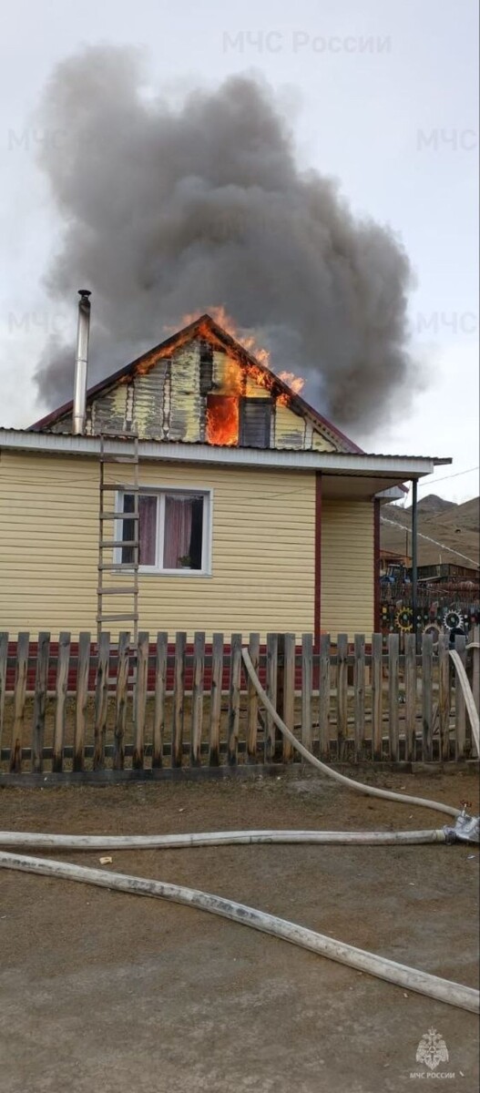    Пожар в Усть-Кане. Источник: ГУ МЧС по Республике Алтай