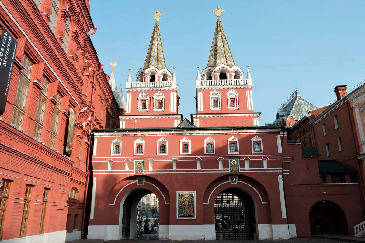 В 1995 году после реконструкции открыли восстановленные Воскресенские ворота, которые были одними из въездных ворот в Китай-город. Фото: Дмитрий Молотков / Яндекс Карты